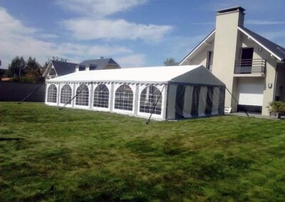 Chapiteau de réception 12 x 6 m monté pour un mariage