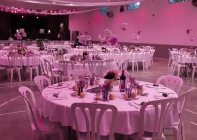 Salle de mariage mise en lumière par un éclairage LED