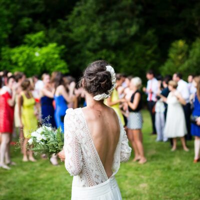 Animation Lancer du bouquet de la mariée entourée de ses invitées
